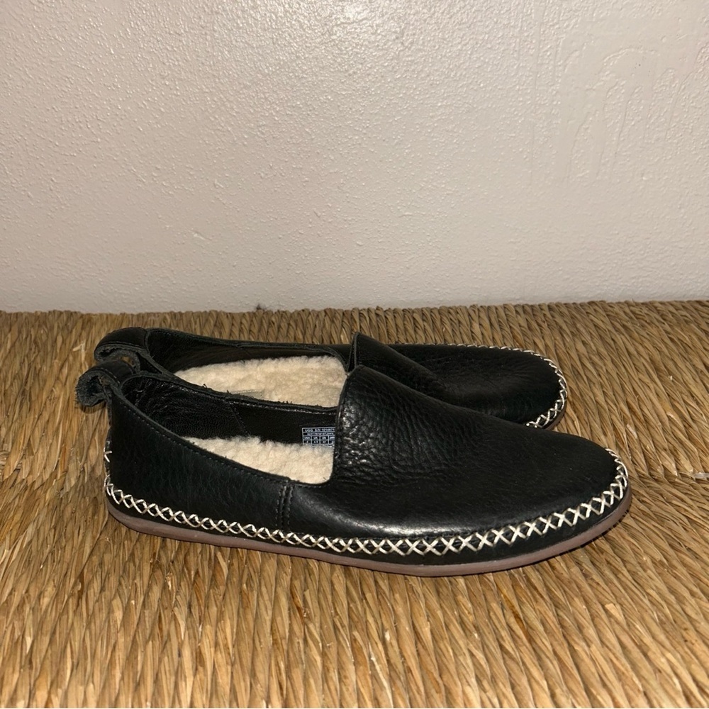 UGG Black Leather Shoes loafers with Cream Lining